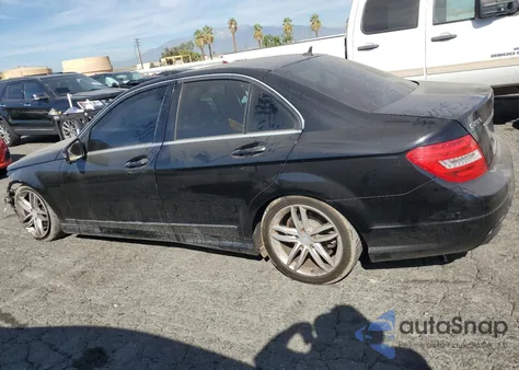 2013 Mercedes-Benz C 250 из США, поврежденный, VIN WDDGF4HB3DA793682